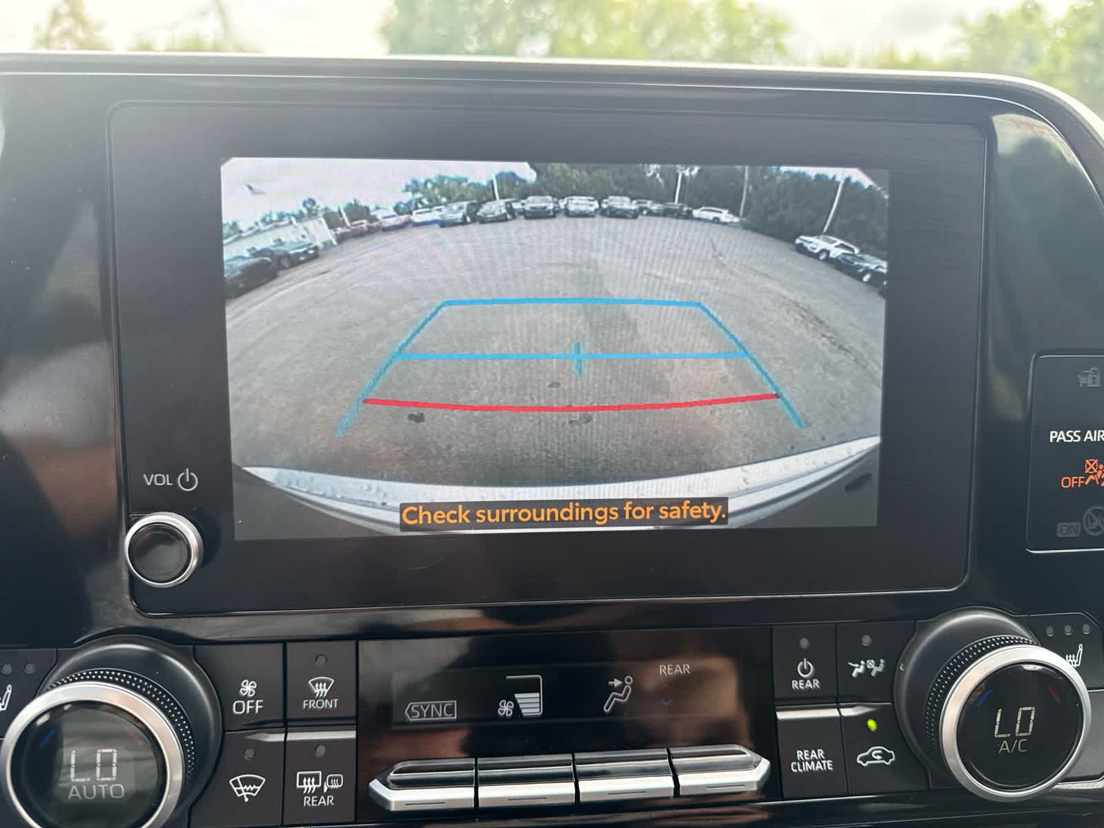 Used 2024 Toyota Highlander XLE AWD/4WD image 24