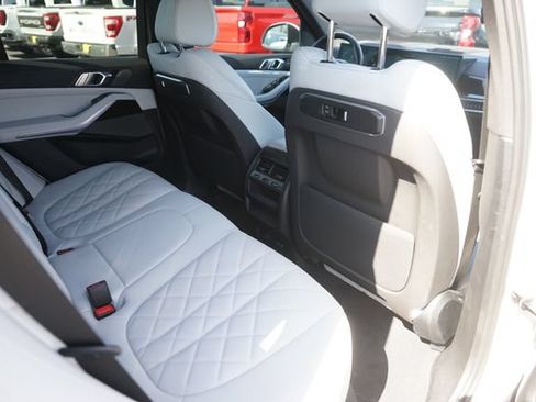 Used 2024 BMW X5 sDrive40i w/ Premium Package RWD image 15