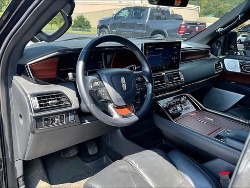 Used 2023 Lincoln Navigator Reserve AWD/4WD image 5