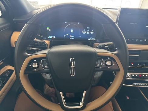 Used 2023 Lincoln Corsair Reserve image 34