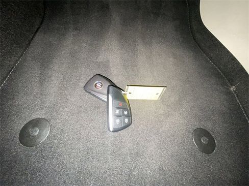 Used 2023 Buick Envision Essence image 29