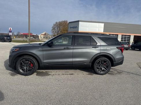 New 2026 Ford Explorer ST-Line w/ ST-Line Street Pack image 8