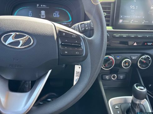 Certified 2023 Hyundai Venue SE FWD image 28