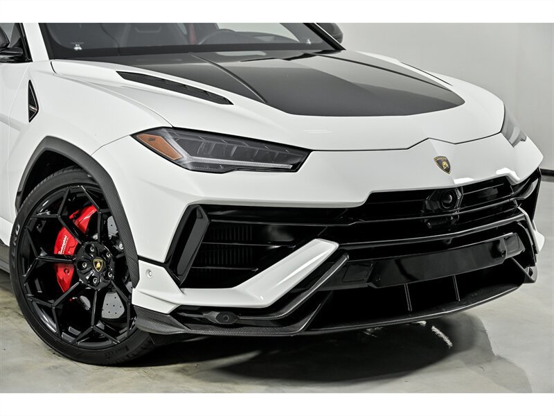 Used 2023 Lamborghini Urus Performante AWD/4WD image 2