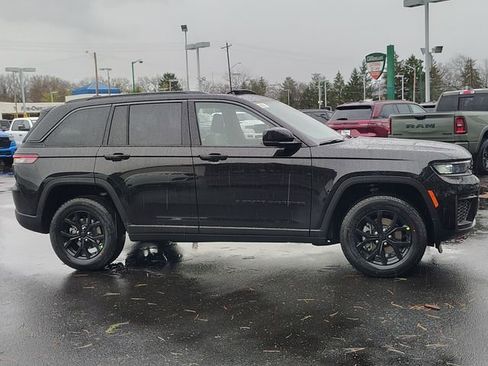 New 2026 Jeep Grand Cherokee Altitude AWD/4WD image 2