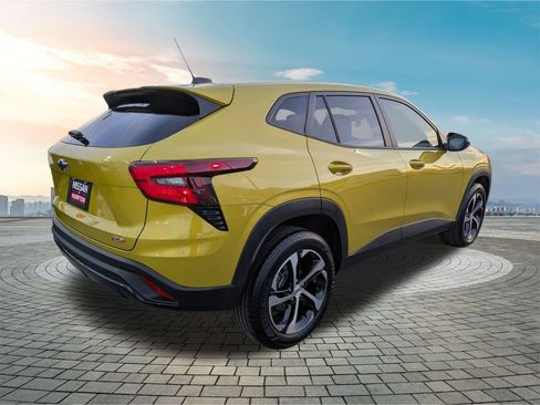 Used 2025 Chevrolet Trax RS image 5