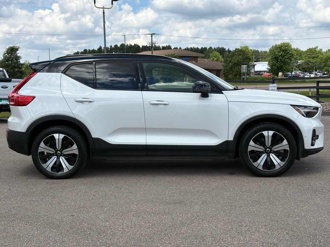 Used 2023 Volvo XC40 Recharge Plus AWD/4WD image 9