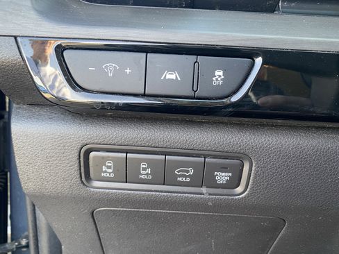 Used 2022 Kia Carnival SX image 12