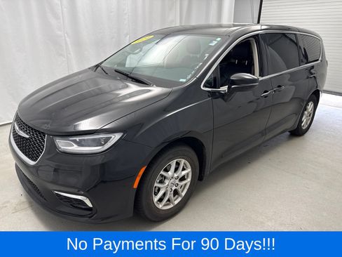 Used 2024 Chrysler Pacifica Touring-L FWD image 5