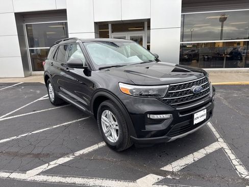Used 2023 Ford Explorer XLT w/ Equipment Group 202A image 8