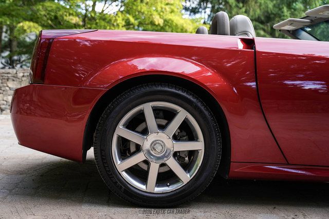 Used 2004 Cadillac XLR RWD image 10
