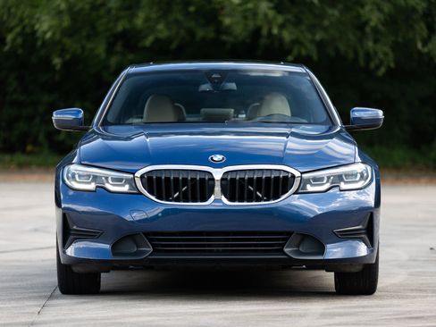 Used 2021 BMW 330i xDrive Sedan w/ Convenience Package image 4