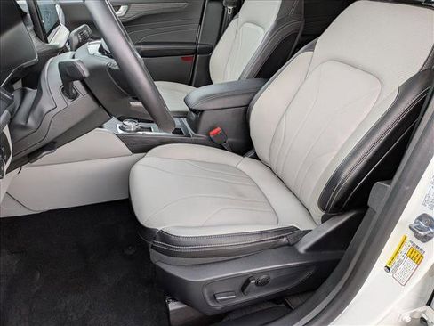 Used 2025 Ford Escape SE w/ PHEV Premium Package image 16