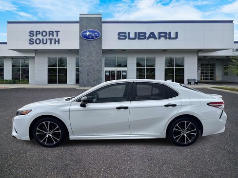 Used 2020 Toyota Camry SE FWD image 6