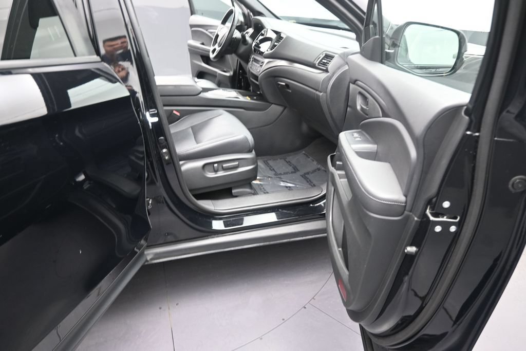 Used 2025 Honda Passport EX-L image 14