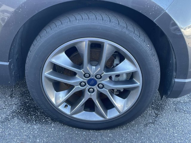 Used 2015 Ford Edge Titanium w/ Equipment Group 301A FWD image 9
