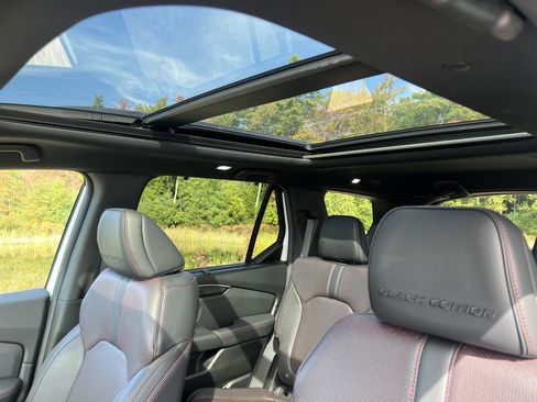 Used 2025 Honda Pilot Black Edition image 29