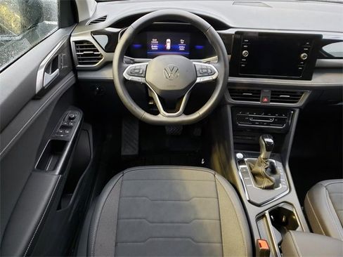 New 2026 Volkswagen Taos SE image 10