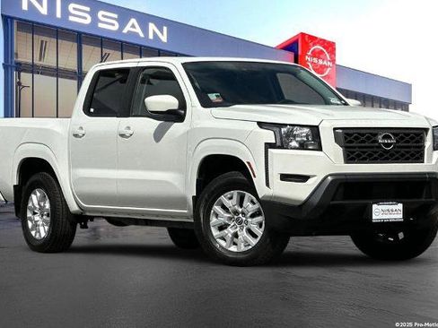 Certified 2023 Nissan Frontier SV w/ Technology Package AWD/4WD image 1