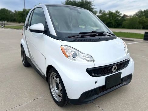 Used 2014 smart fortwo pure RWD image 4