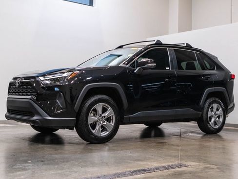 Used 2025 Toyota RAV4 XLE AWD/4WD image 3