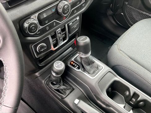 New 2025 Jeep Gladiator Sport image 27