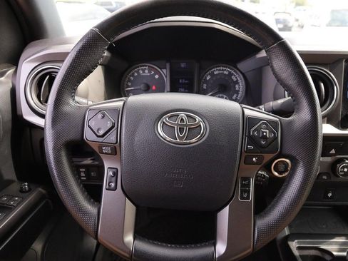 Used 2019 Toyota Tacoma TRD Off-Road AWD/4WD image 10