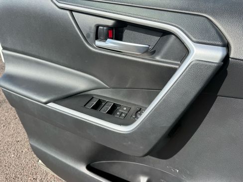 Used 2025 Toyota RAV4 XLE AWD/4WD image 18
