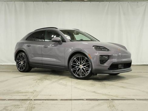 Certified 2025 Porsche Macan Electric RWD image 9
