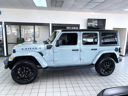 Used 2023 Jeep Wrangler Unlimited Sahara w/ Cold Weather Group AWD/4WD image 2
