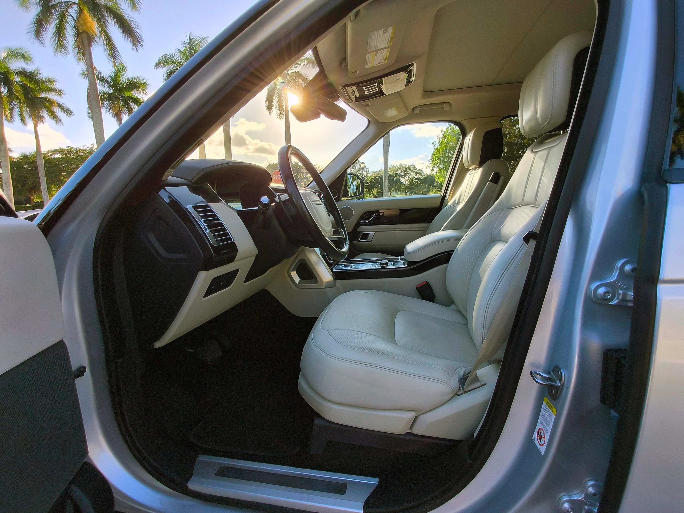 Used 2019 Land Rover Range Rover Supercharged AWD/4WD image 4