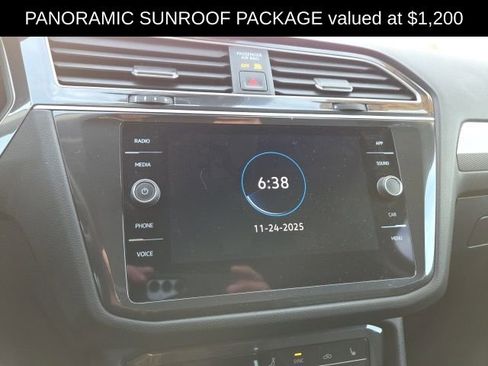 Used 2024 Volkswagen Tiguan SE w/ Panoramic Sunroof Package image 16