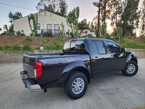 Used 2017 Nissan Frontier SV RWD image 8