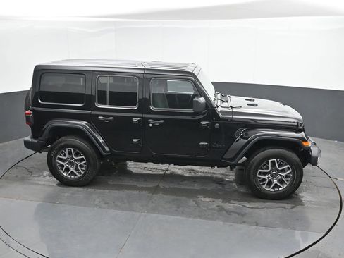 Used 2025 Jeep Wrangler Unlimited Sahara AWD/4WD image 32