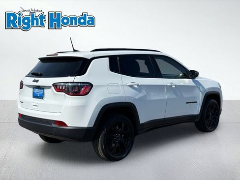 Used 2025 Jeep Compass Latitude w/ Convenience Group AWD/4WD image 8