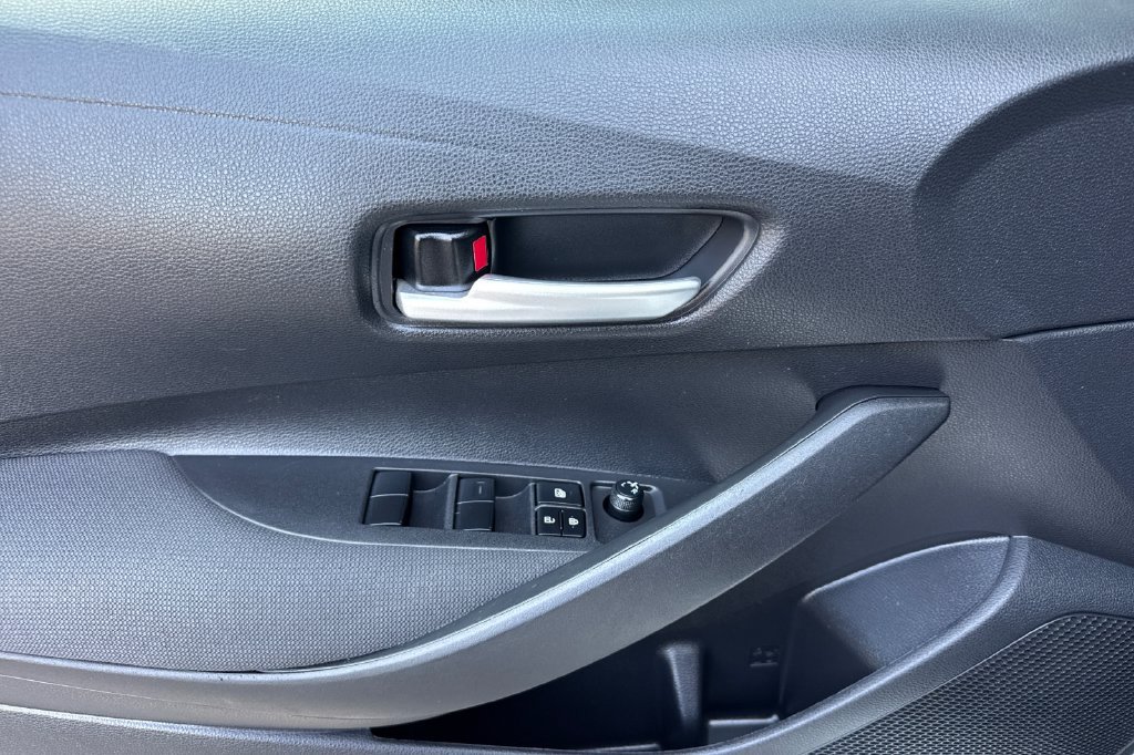 Used 2021 Toyota Corolla LE w/ LE Convenience Package FWD image 10