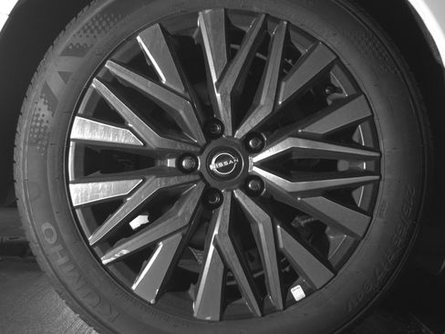 Used 2025 Nissan Altima 2.5 SV FWD image 15