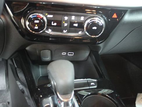 Used 2024 Chevrolet Trax ACTIV w/ Driver Confidence Package FWD image 20