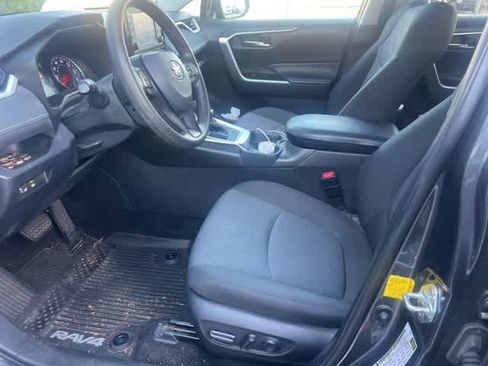Used 2020 Toyota RAV4 XLE image 6