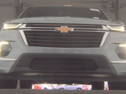 Used 2023 Chevrolet Traverse High Country FWD image 8