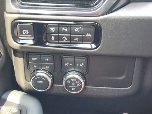 Used 2025 GMC Yukon AT4 AWD/4WD image 22
