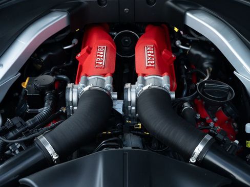 Used 2019 Ferrari Portofino image 12