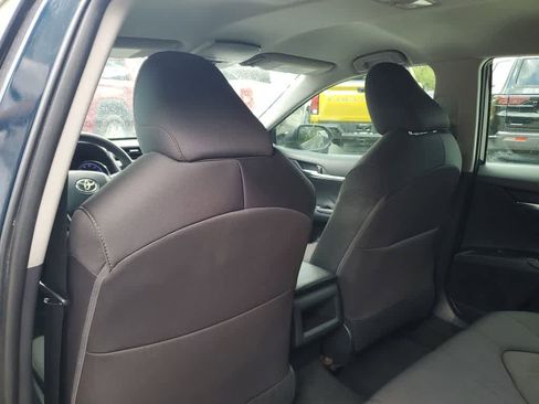 Used 2020 Toyota Camry LE image 11