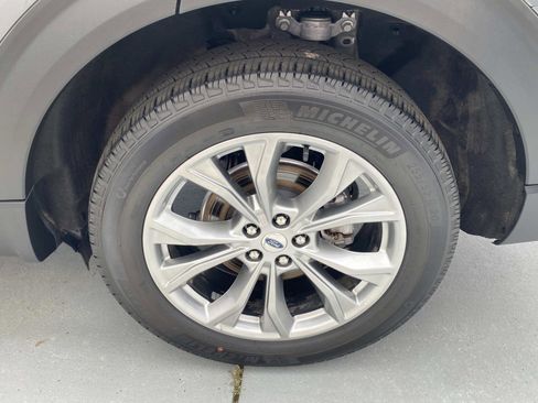 Used 2022 Ford Explorer XLT w/ Equipment Group 202A AWD/4WD image 11
