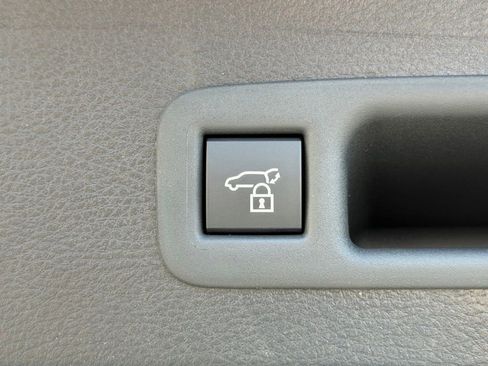 New 2026 Toyota Sienna XLE FWD image 16