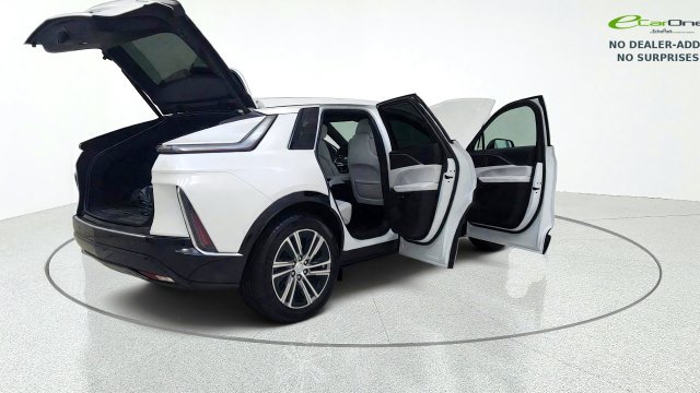 Used 2025 Cadillac Lyriq Luxury w/ LPO, Floor Liner Package RWD image 18