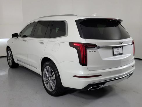 Certified 2025 Cadillac XT6 Premium Luxury FWD image 4