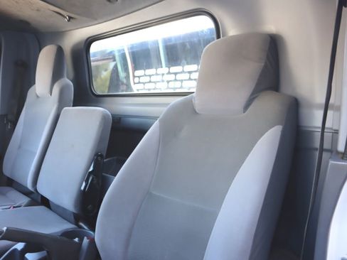 Used 2019 Isuzu NPR image 17