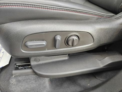 Used 2023 Chevrolet Traverse RS image 16