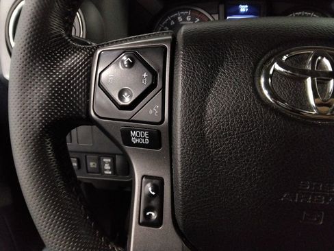 Used 2021 Toyota Tacoma TRD Off-Road image 11